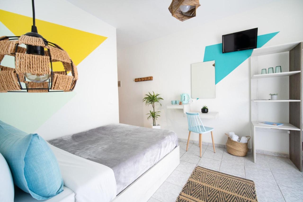 פוליקסטרון Hotel Astro מראה חיצוני תמונה